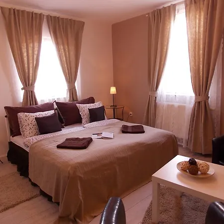 Eden Apartmanhaz アパート