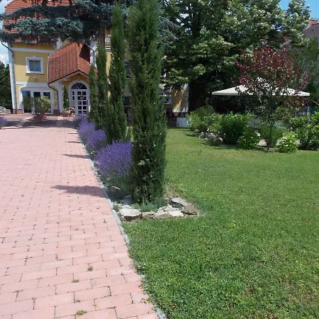 アパート Eden Apartmanhaz *