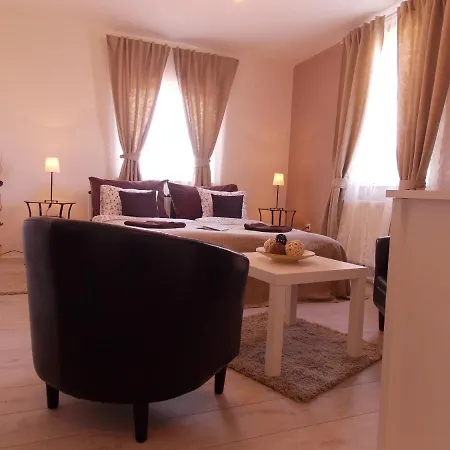 Eden Apartmanhaz *