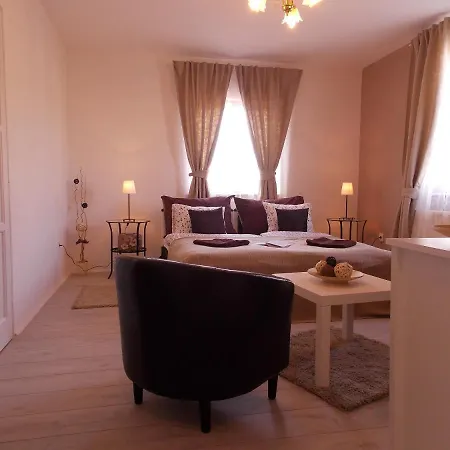 Eden Apartmanhaz バラトンフレド