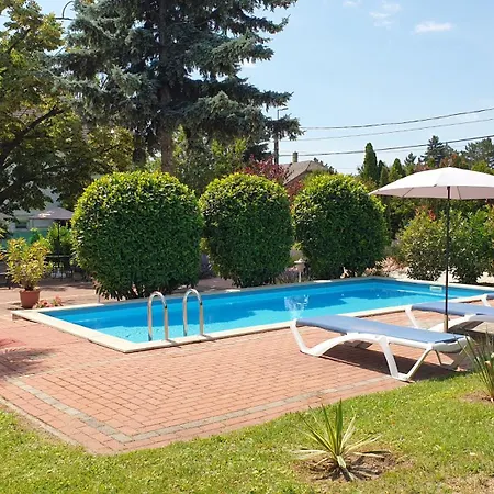 Eden Apartmanhaz * Balatonfured