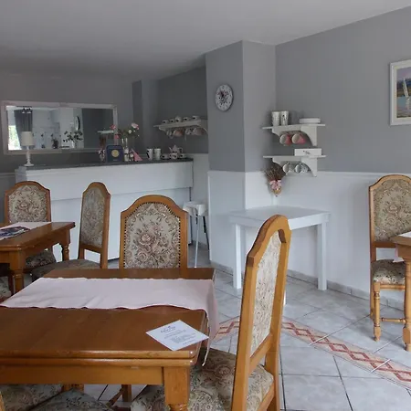 Eden Apartmanhaz *