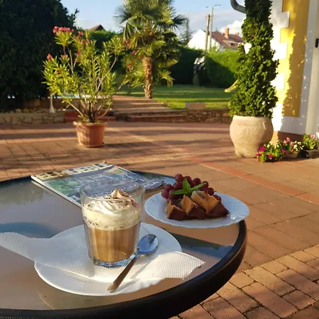 Eden Apartmanhaz アパート