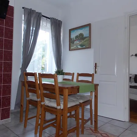 Eden Apartmanhaz *