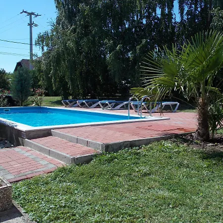 Eden Apartmanhaz Διαμέρισμα *