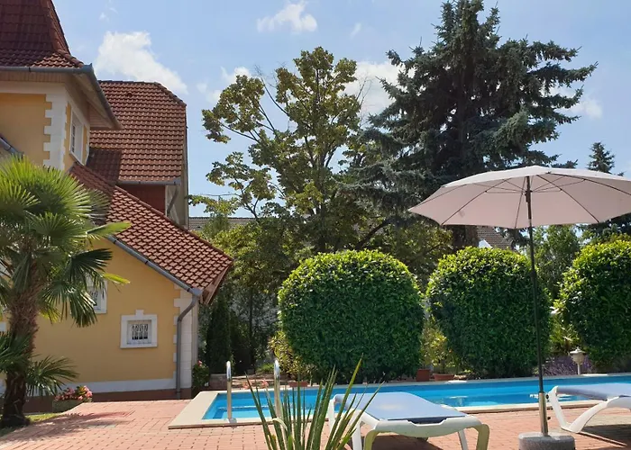 Eden Apartmanhaz דירה באלאטונפורד