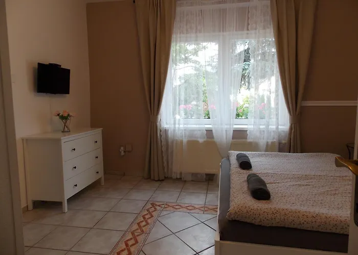 Eden Apartmanhaz דירה באלאטונפורד