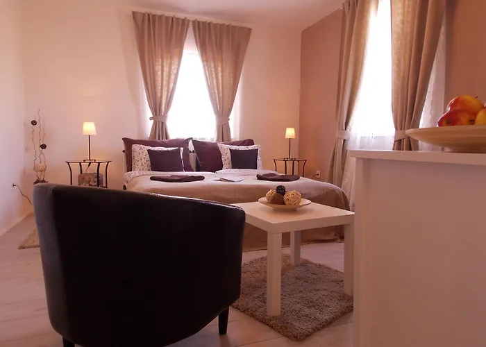 Eden Apartmanhaz דירה *