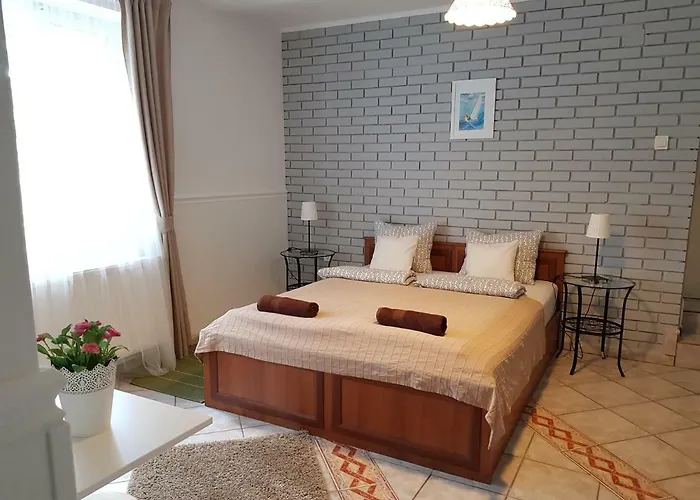 Eden Apartmanhaz דירה *