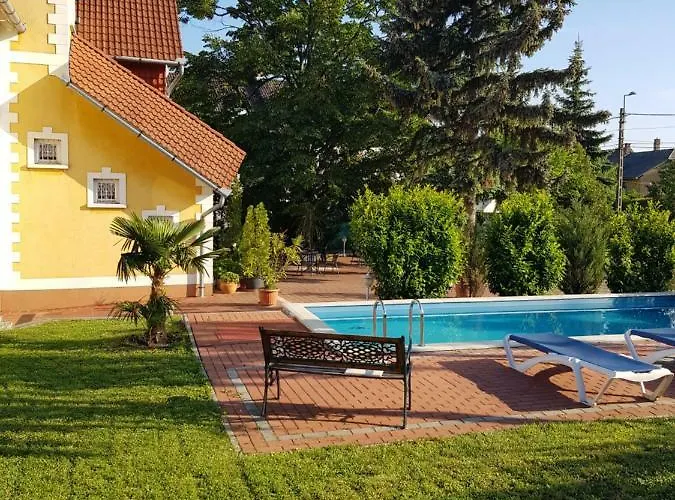 Eden Apartmanhaz דירה *